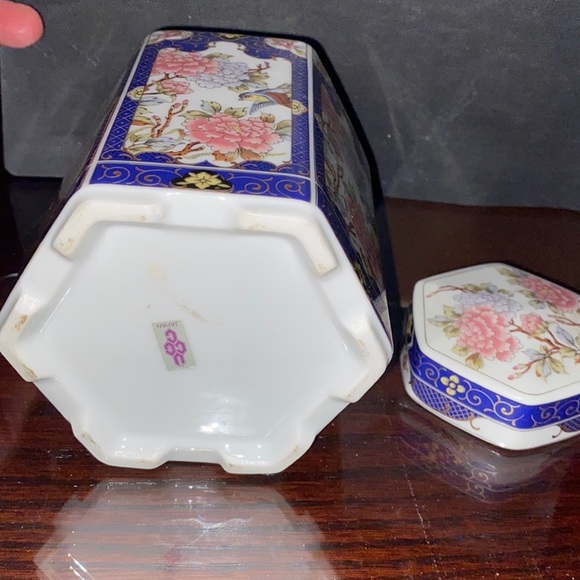 Vintage Porcelain Japanese vase with peonies & male eastern blue bird - Picture 5 of 8